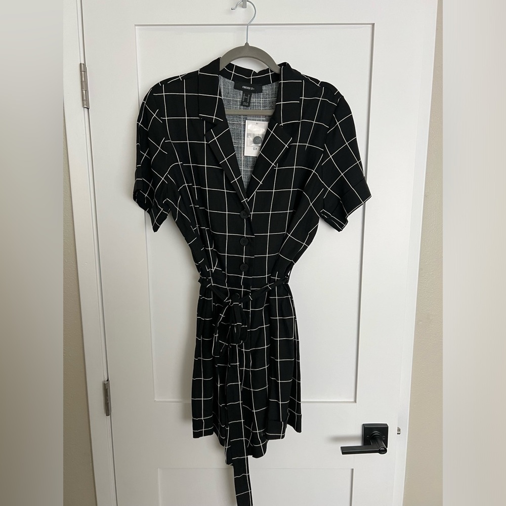 forever 21+ black grid short sleeved belted romper nwt